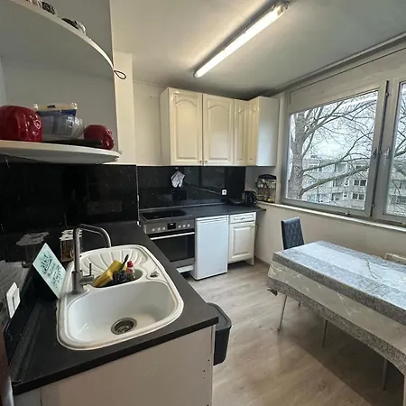Lägenhet 3-zimmer Mit Balkon In *
